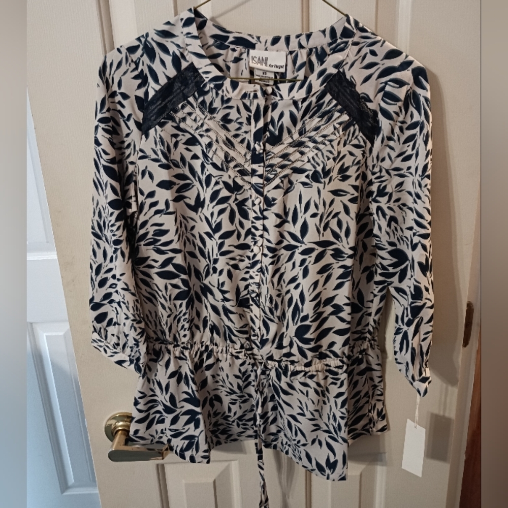 Isani - Women's Blue and White Leaf Print 3/4 Sleeve Blouse Top - Sz XS